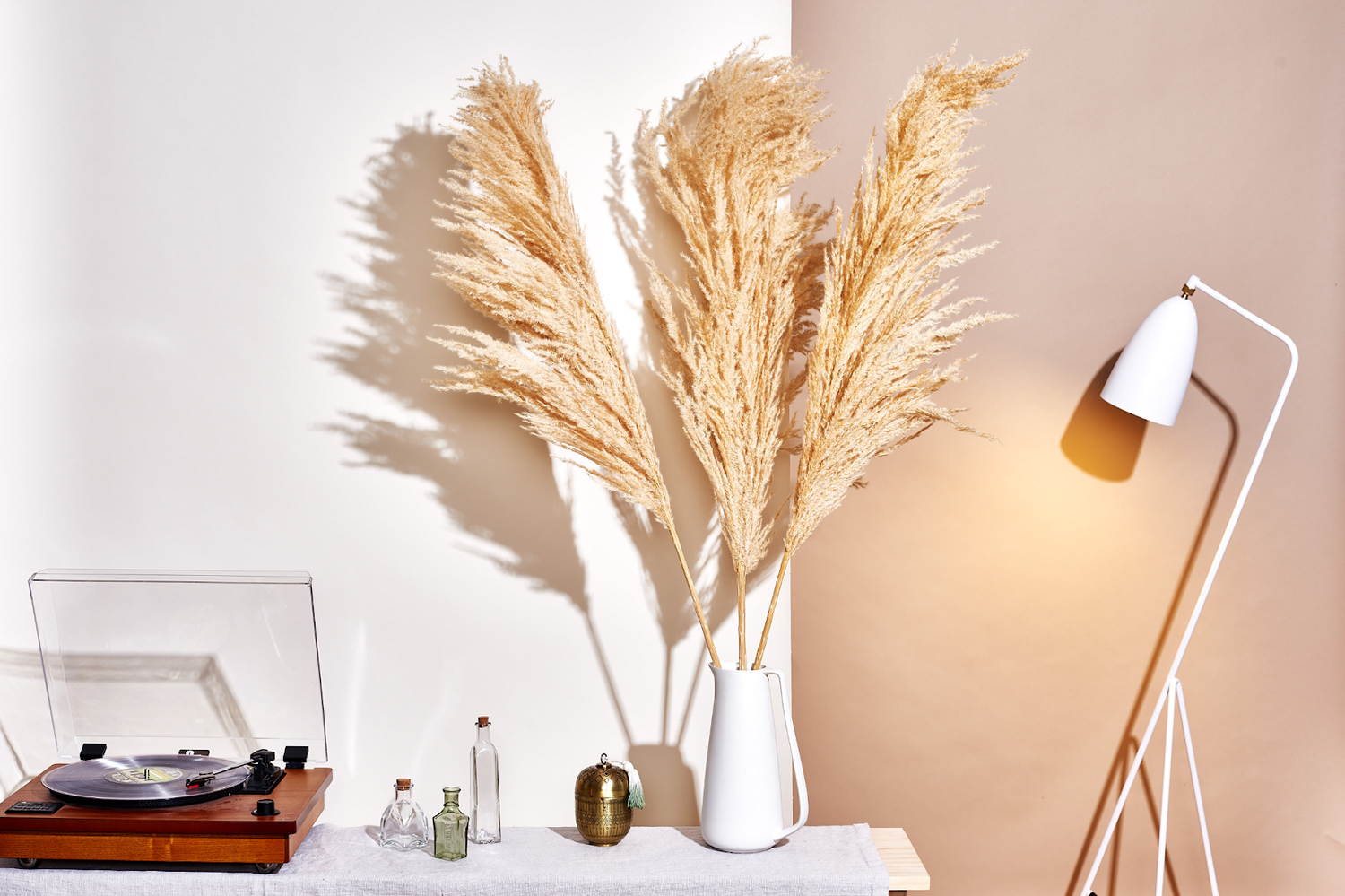 15 Ways To Decorate With Pampas Grass